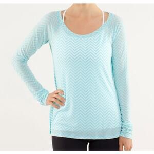 450 - LULULEMON Presence Of Mind Long Slv Texture Chevrn Angel Blue Sz 12 10